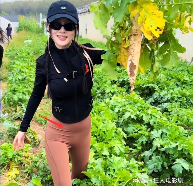 必一体育下载李小璐母女农村被偶遇穿瑜伽裤瑜伽常识拔萝卜惹争议甜馨对母亲翻白眼(图7)