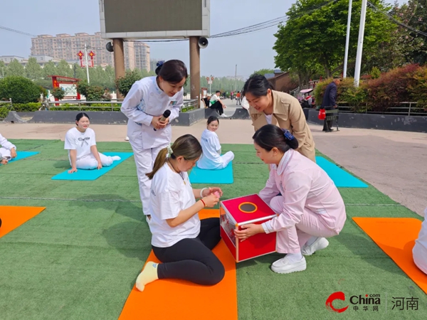 瑜伽常识快乐“孕”动 “育”见新生——西平县妇幼保健院开展大型户必一体育官网下载外瑜伽活动(图4)